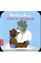 Petit ours brun chez la docteure