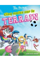 Cinq amies sur le terrain